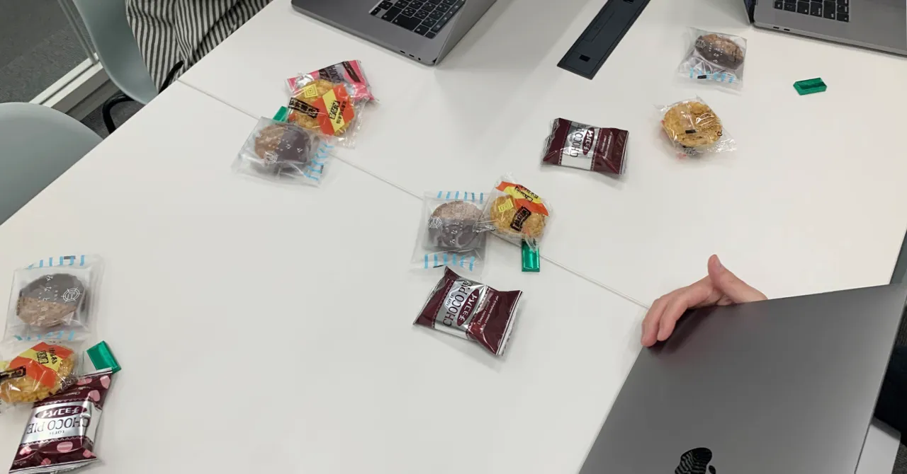 お菓子を囲んでの TGIF